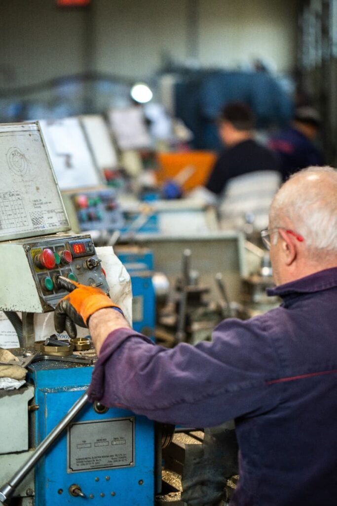 ¿Es mejor comprar o rentar maquinaria industrial para empezar un negocio? 3 Comprar rentar maquinaria industrial